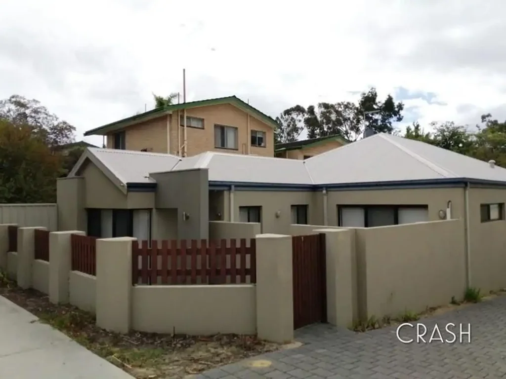 Gorgeous 3 bedroom 2 Bathroom Villa in Maylands with private courtyard!