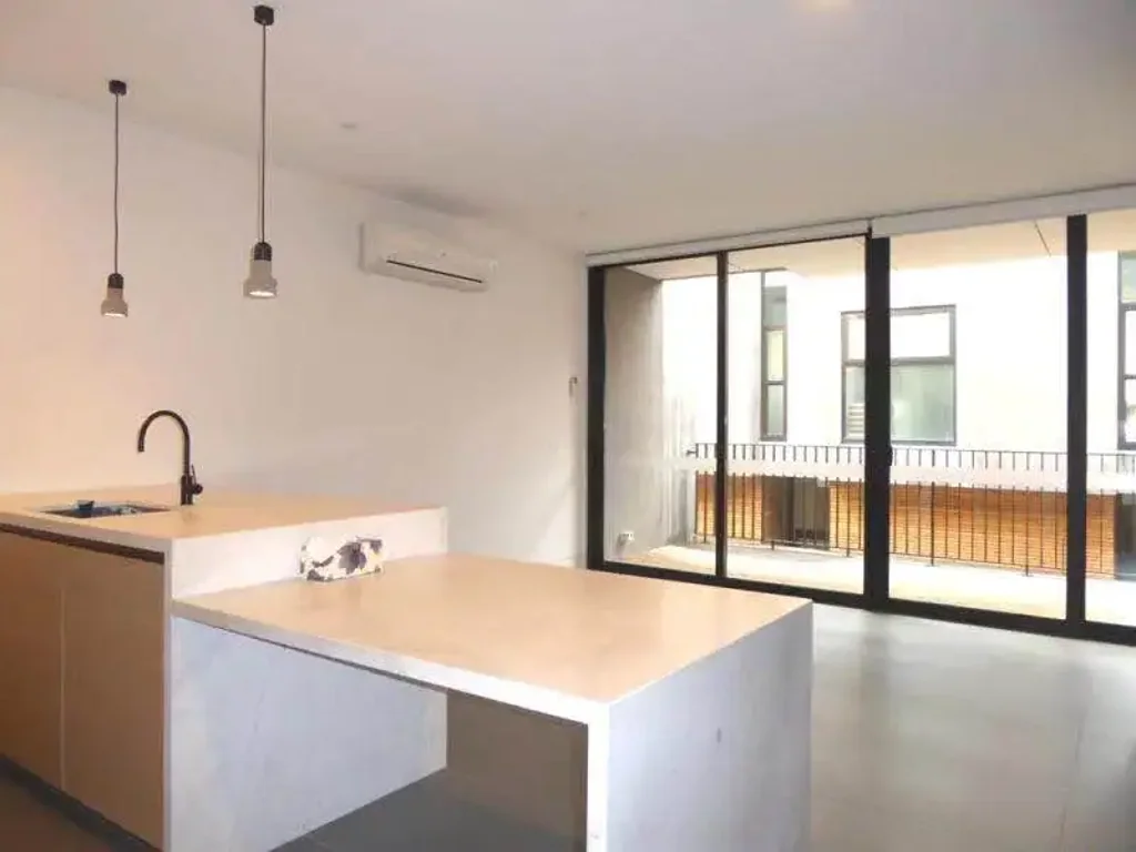 Modern, Sophisticated Designer 2 Bedroom 2 Bathroom 1 Car Park Townhouse !”