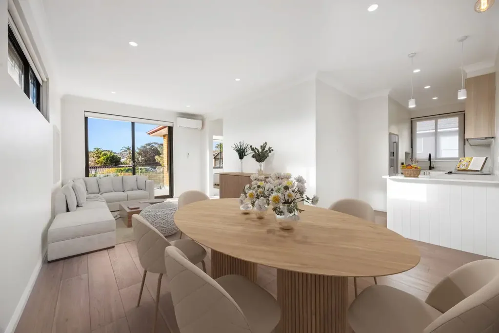 FULLY RENOVATED TWO-BEDROOM APARTMENT IN PRIME ROSE BAY LOCATION