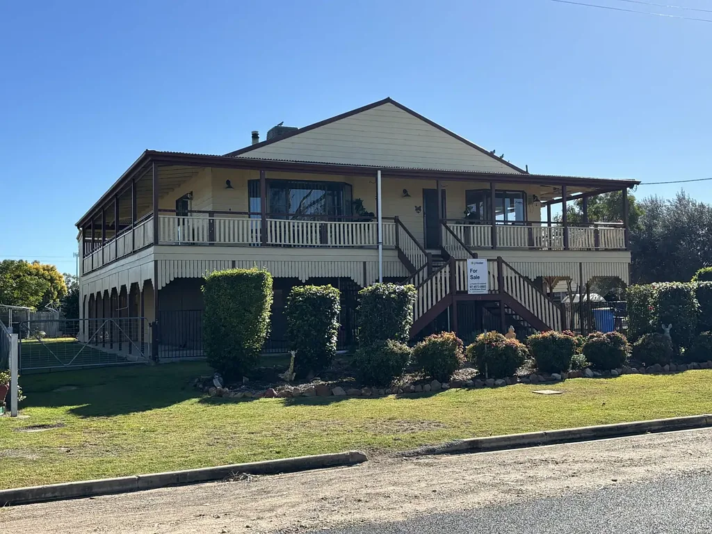 Yelarbon 4ਬੈੱਡਰੂਮ CLASSIC QUEENSLANDER OVERLOOKING THE LAGOON