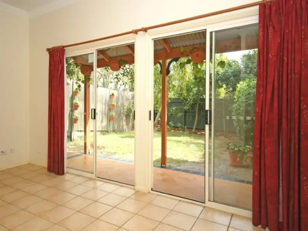 PRIVATE ROOM WITH AC & ENSUITE - PERFECT FOR STUDENTS - CLOSE TO QUT