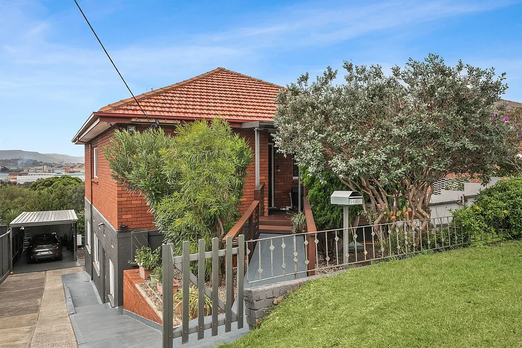 Warrawong 5chambre Versatile Living with Stunning Views - A Unique Offering!