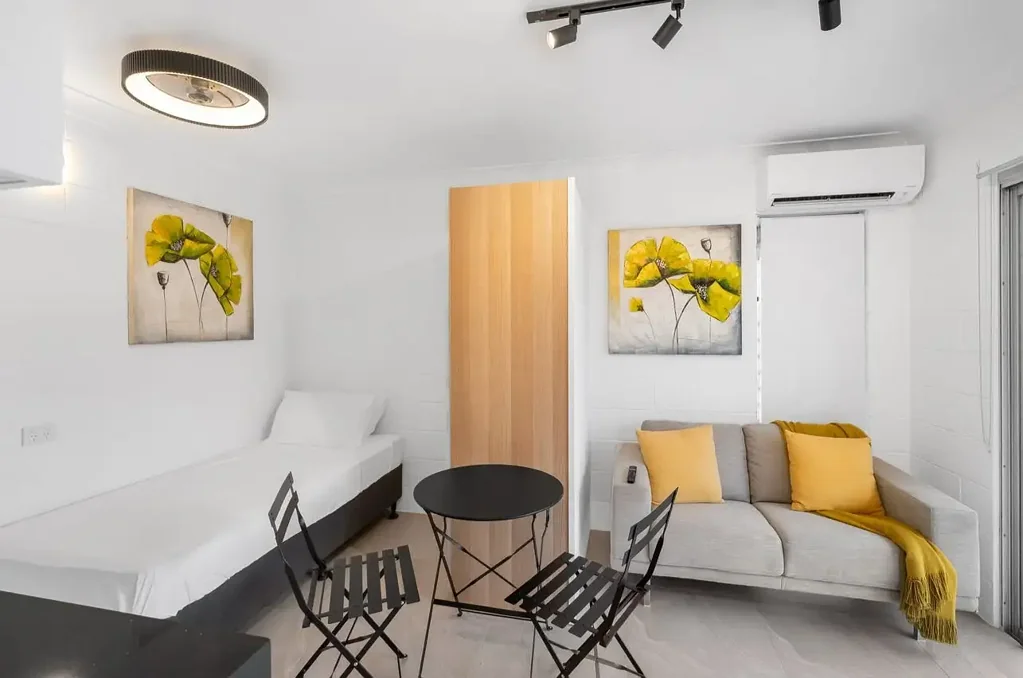RENOVATED STUDIO APARTMENT IN SOUGHT LOCATION!