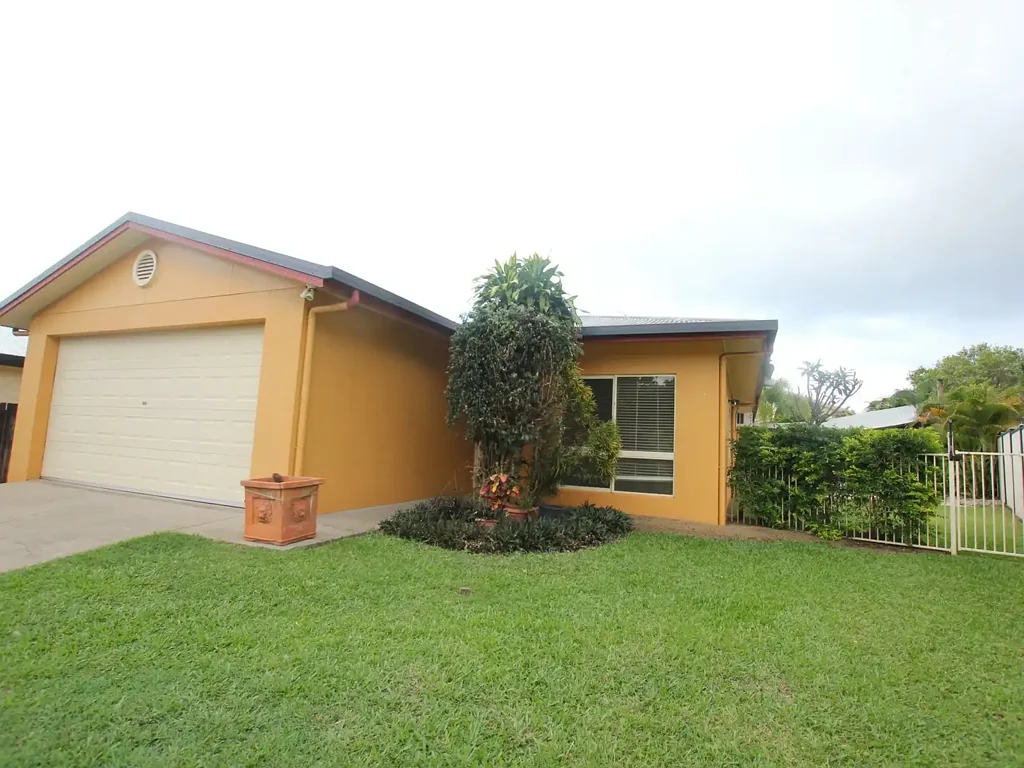 FAMILY HOME IN BRINSEAMD