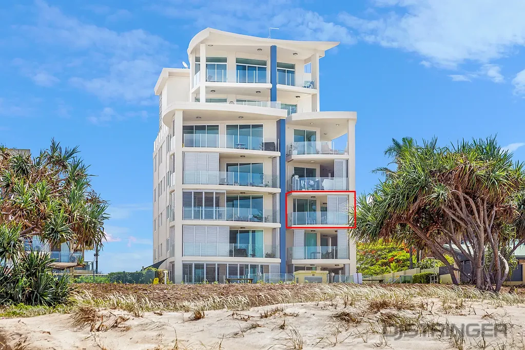 LIVING ON THE OCEANS EDGE - prestige 3 bedroom apartment