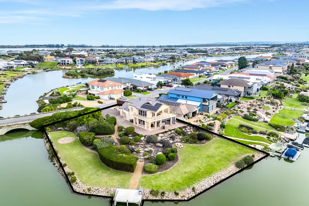 Hindmarsh Island 4房  Grand North-Facing Waterfront Living with Approx. 100m of Waterfrontage