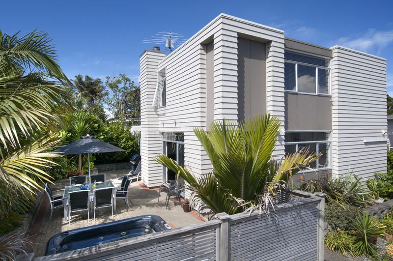 20a Eversleigh Road, Belmont, Auckland - North Shore, 4 chambres, 2 salles de bain