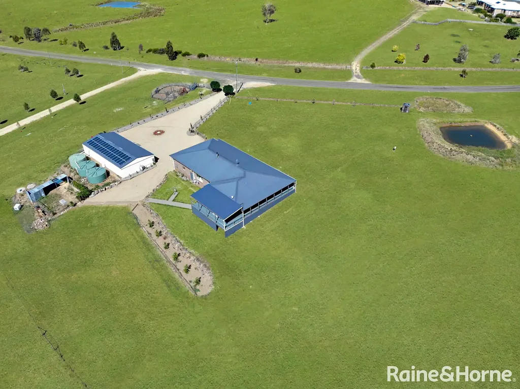 Young 5房  STUNNING  FAMILY HOME on ACREAGE