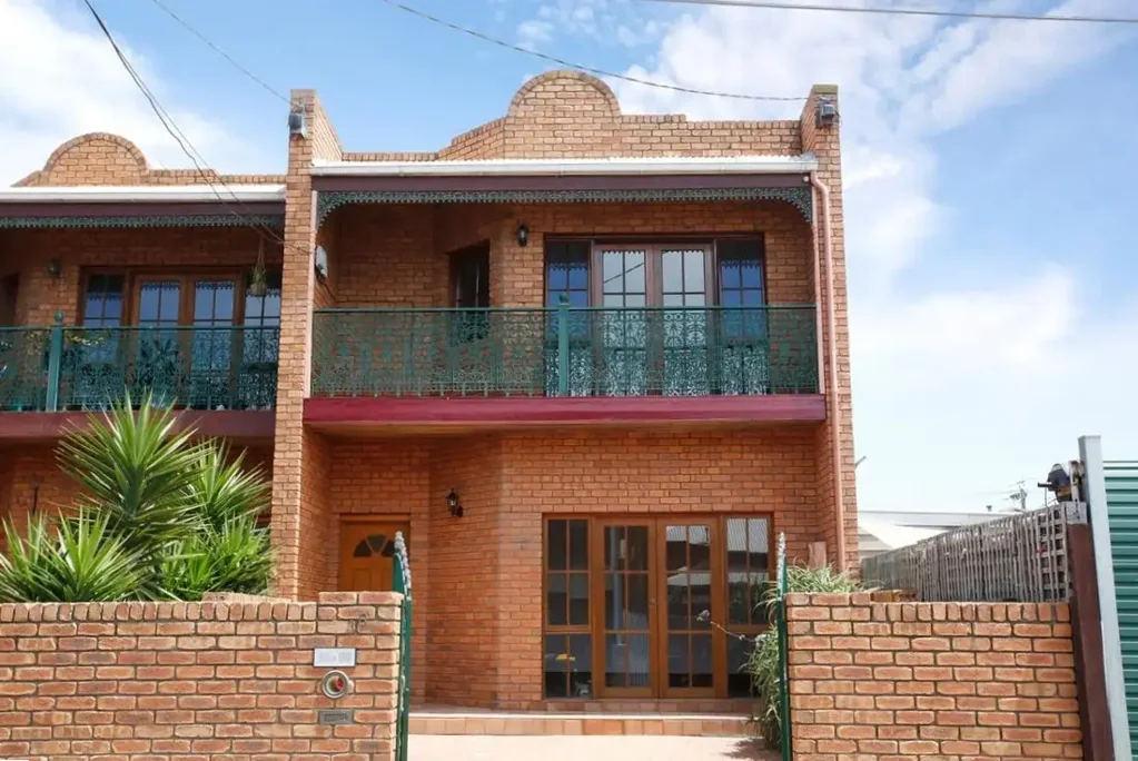Well-presented double storey residence