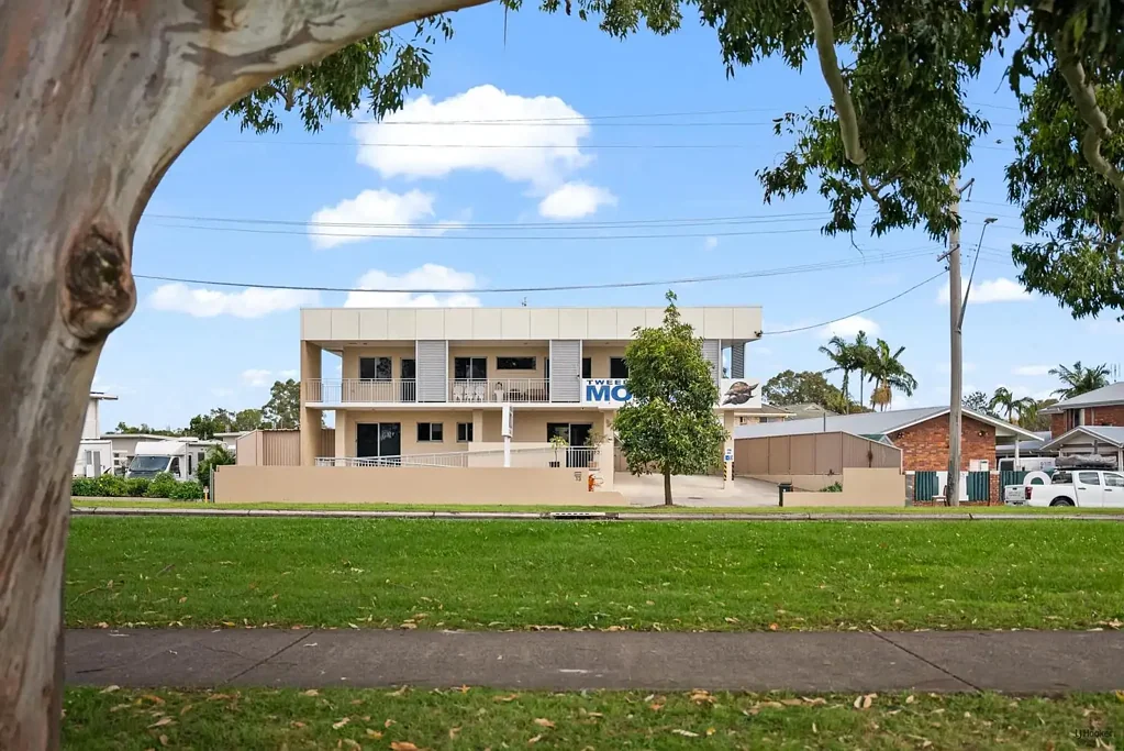 Tweed Heads South 10 Bedroom PRICE DROP! Rare Lifestyle and Investment Opportunity, Riverside Property with H