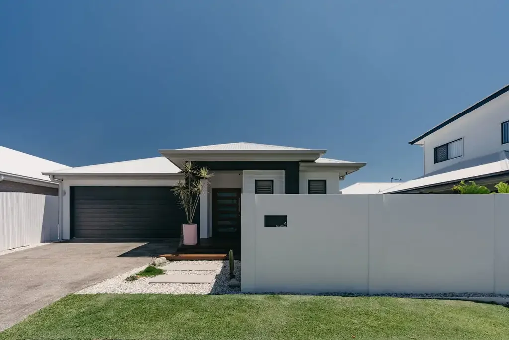 Palmview 4 Bedroom Presentation-Perfect, North Facing Entertainer!