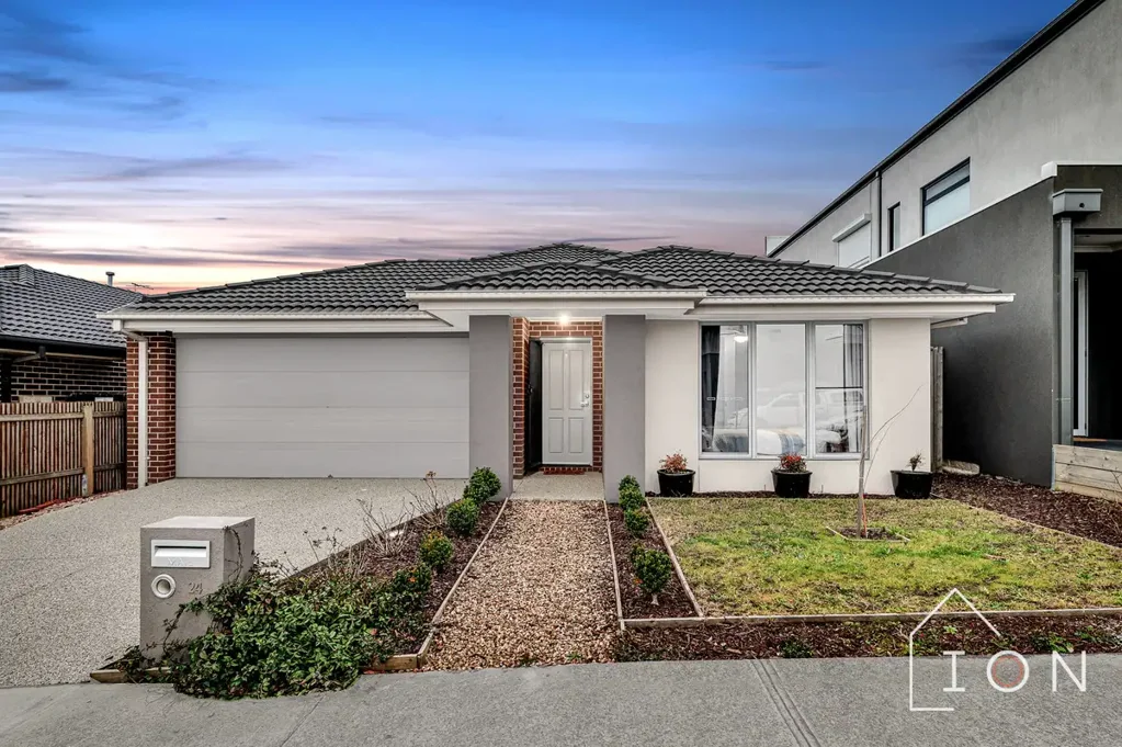 24 Swindale Way, Clyde North, VIC 3978