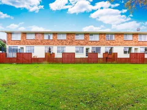 Two bedroom Unit In The Heart Of Glen Eden