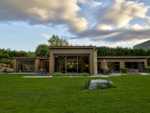 Dalefield/Wakatipu Basin 5房  Elevated Rural Retreat
