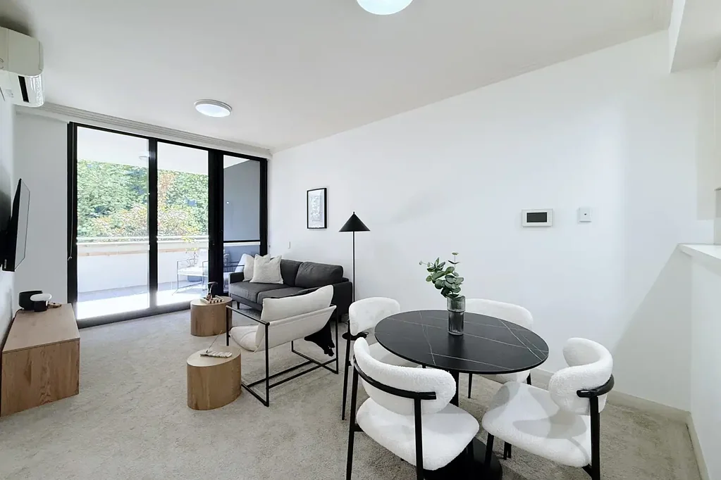 Ideally Furnished One Bedroom + Study Apartment in Wentworth Point !