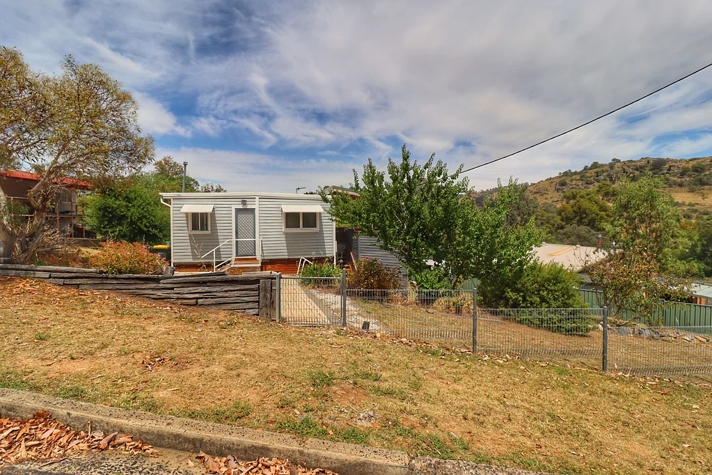 Wyangala 2房  Updated Village Cottage
