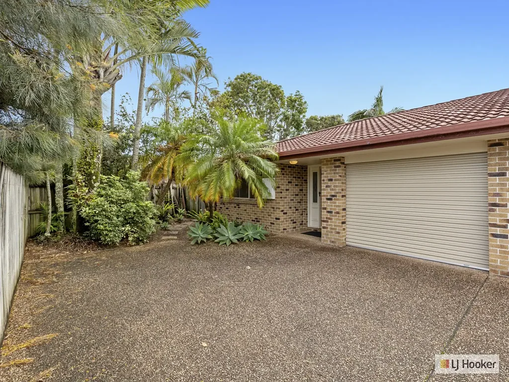 Well maintained duplex only a short walk to Kingscliff Beach
