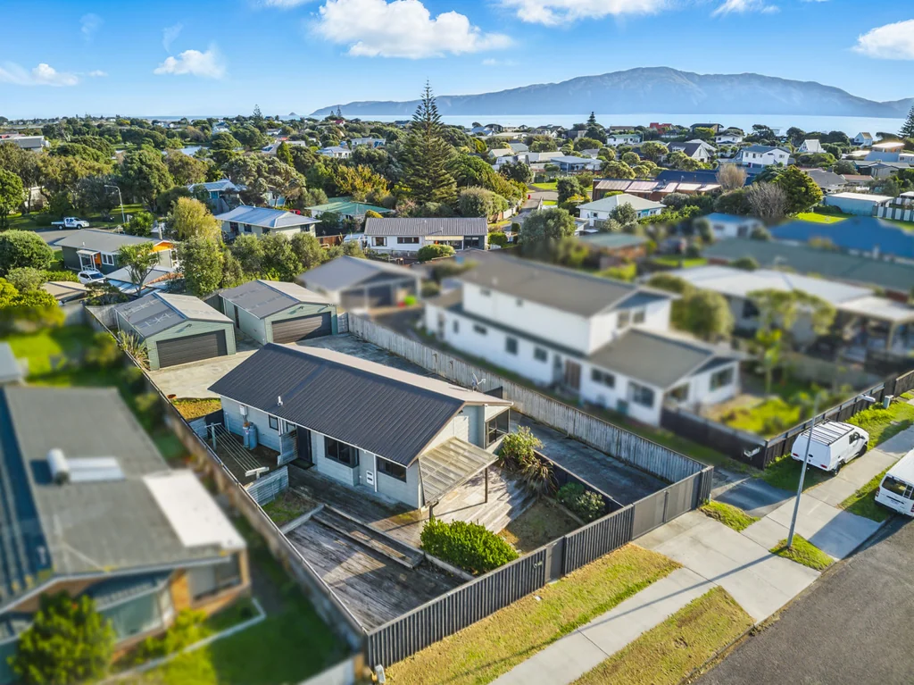 Waikanae Beach 3ਬੈੱਡਰੂਮ Enthusiasts Dream Garaging by the Beach!