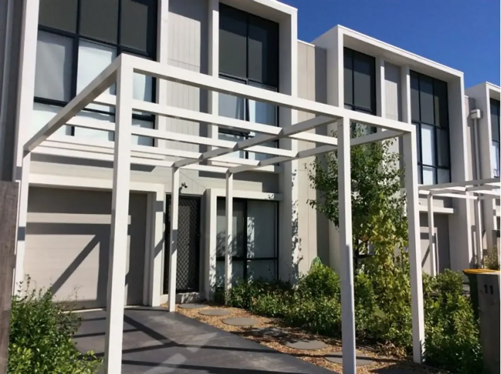 Luxury Living at Carr Residence, Springvale