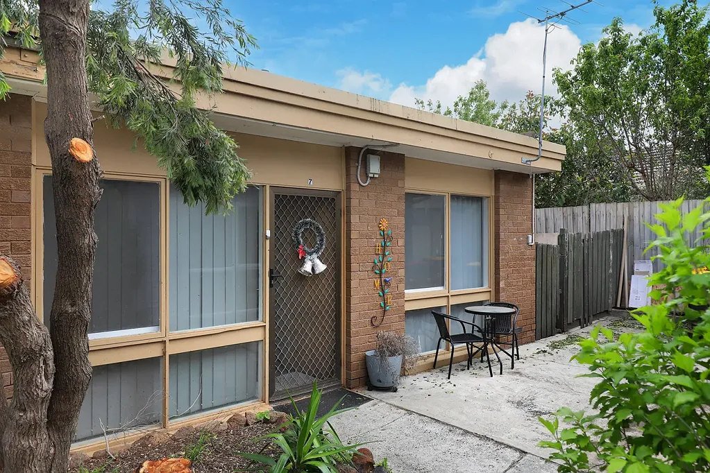 Enjoy Easy Living in Top Spot