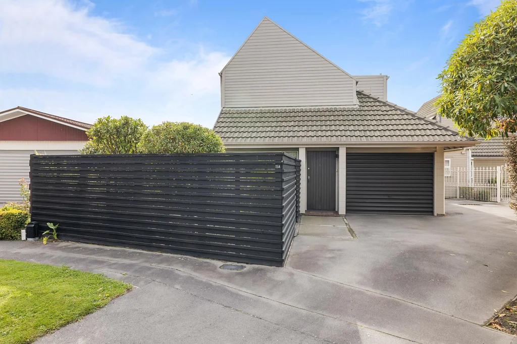 Bryndwr 2房  Entry Level Buying In The Zones - Must Be Sold!
