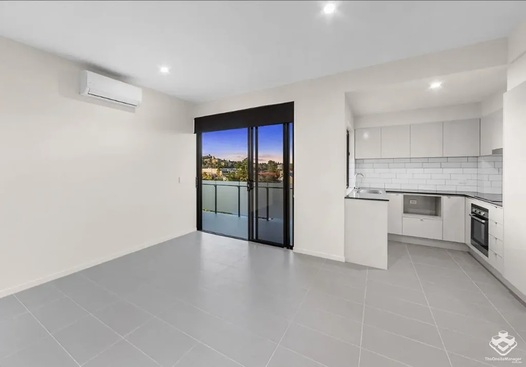 Break Lease Opportunity SPACIOUS TWO-BEDROOM APARTMENT IN WINDSOR!