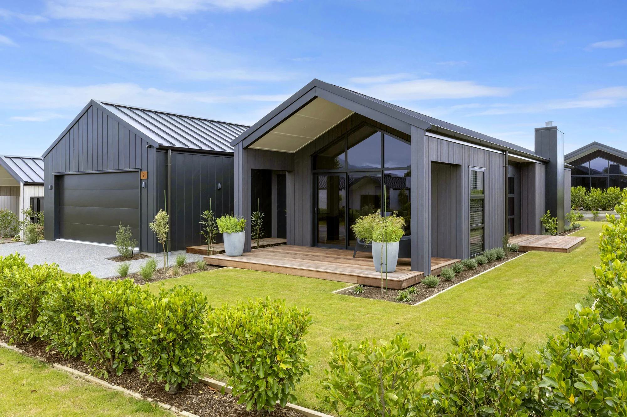 Rangatira Park 2Phòng ngủ Brand new, freehold, perfect