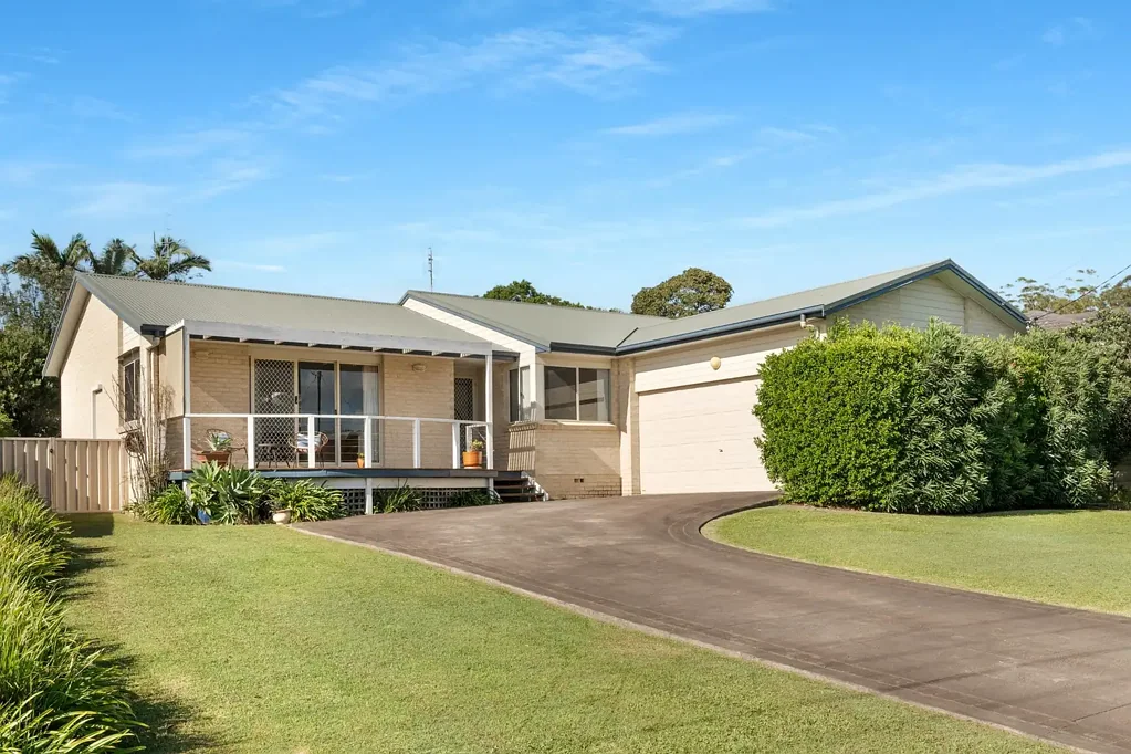 16 Suncrest Avenue, Sussex Inlet, NSW 2540