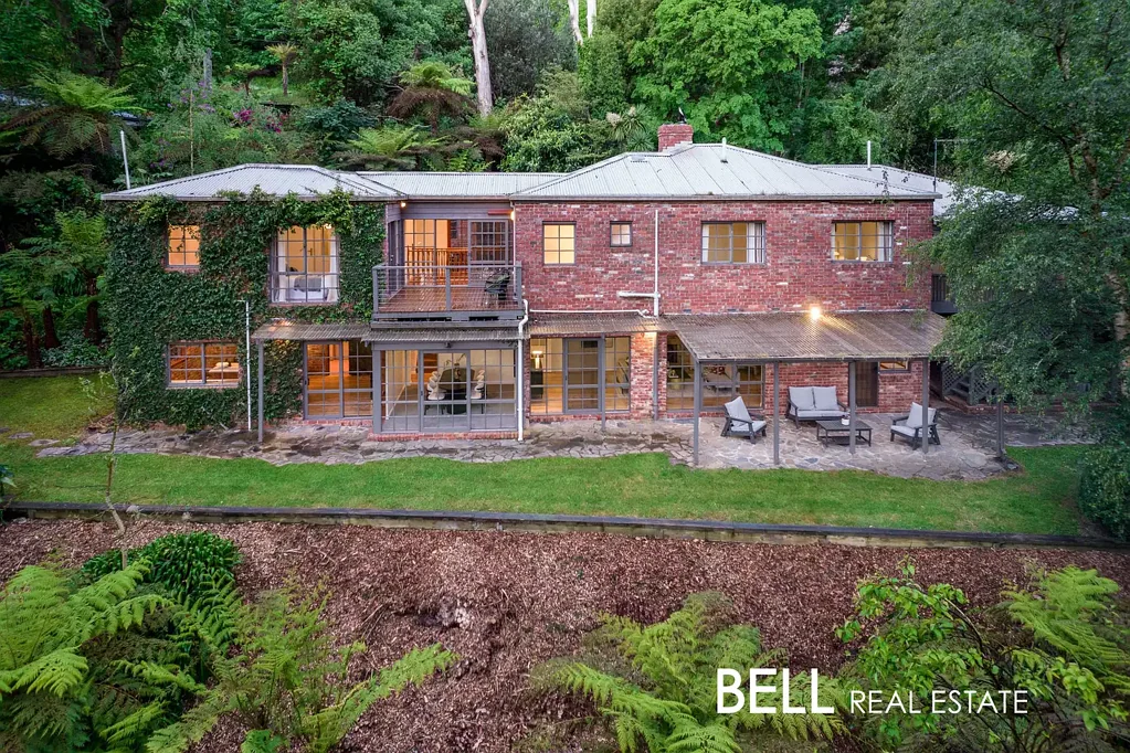 Ferny Creek 4房 山顶私密 sanctum 全景窗 开阔花园 2英亩土地 Expansive Family Haven with Tranquil Privacy and Bushland Views