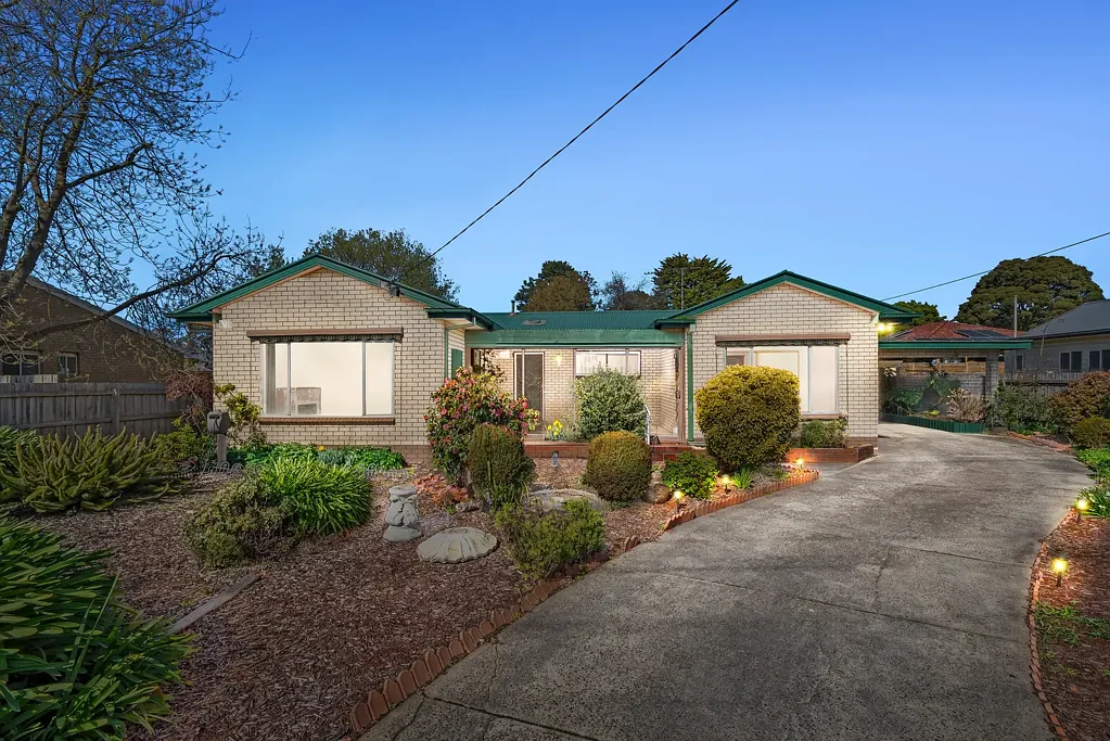 Bayswater North 3 Bedroom Outstanding opportunity on 1018 sqm approx.