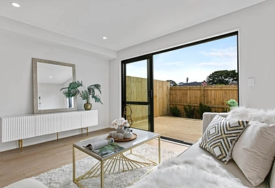 A 3 bedrooms 2.5 bathrooms newly townhouse located in the thriving community of Panmure.
