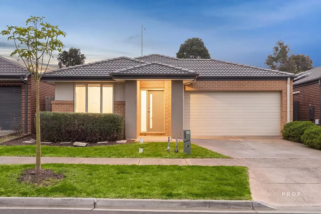 Point Cook 3房  Stylish, Light-Filled Living in Sought-After Upper Point Cook