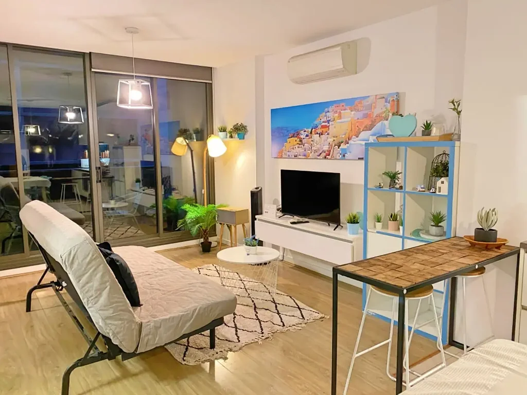 Melbourne 2 Bedroom Stylish 2 Bedroom with Extra 2 Storage Cages !!!