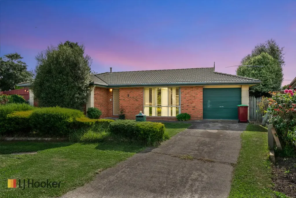 Craigieburn 3房 步行几分钟至车站 学校 商店 宽敞土地 三房带主卧套 多个生活区 遮盖户外空间 Endless Potential on 659m� Approx. STCA