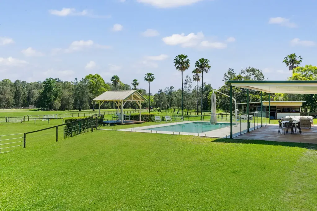 Tallebudgera 5房  Peaceful Tallebudgera Living – A Lifestyle Address to Love