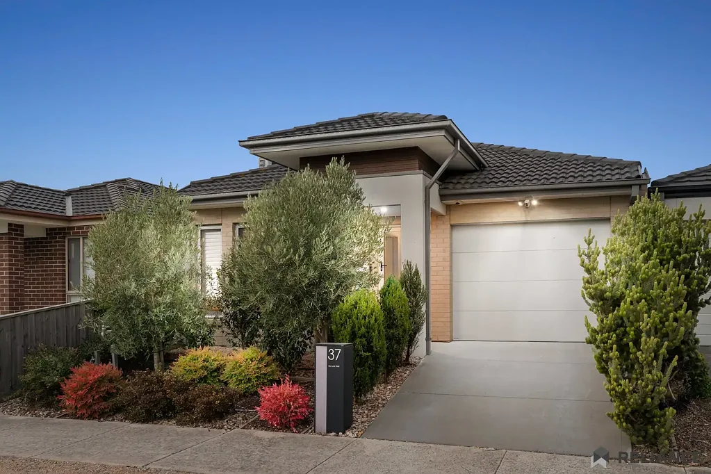 37 Hollington Drive, Mickleham, VIC 3064