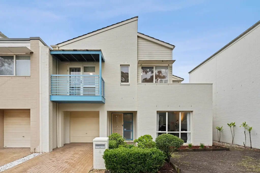 Newington 3침실 Prime Family Home with Exceptional Space