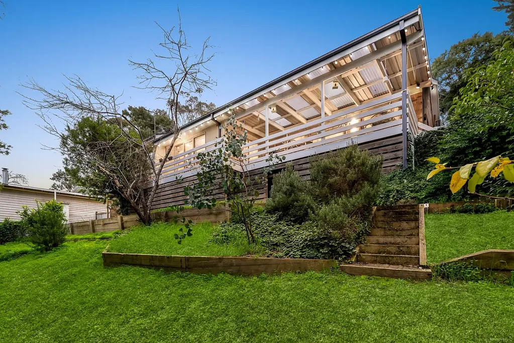 Wattle Glen 4غرفة نوم Elevated treetop views and family flexibility on 1,066sqm.