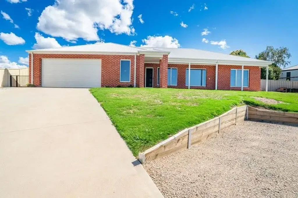 Comfortable Family Home in Cambourne Park Estate
