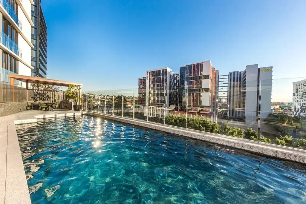 FULLY FURNISHED- 1 BED, 1 BATH