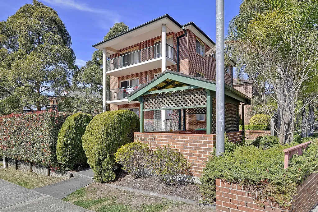 LEASED BY THOMAS ELLIOTT 0421 220 677