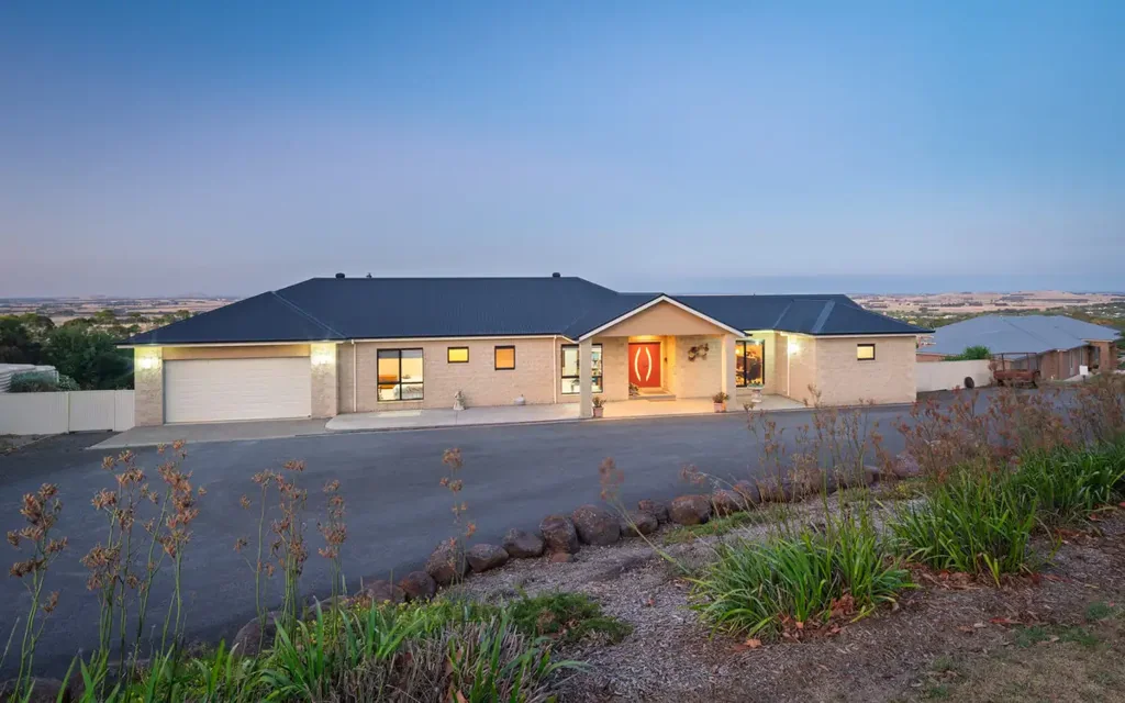 Camperdown 3房  Prestige Lifestyle on Two Acres in Camperdown’s Finest Areas.