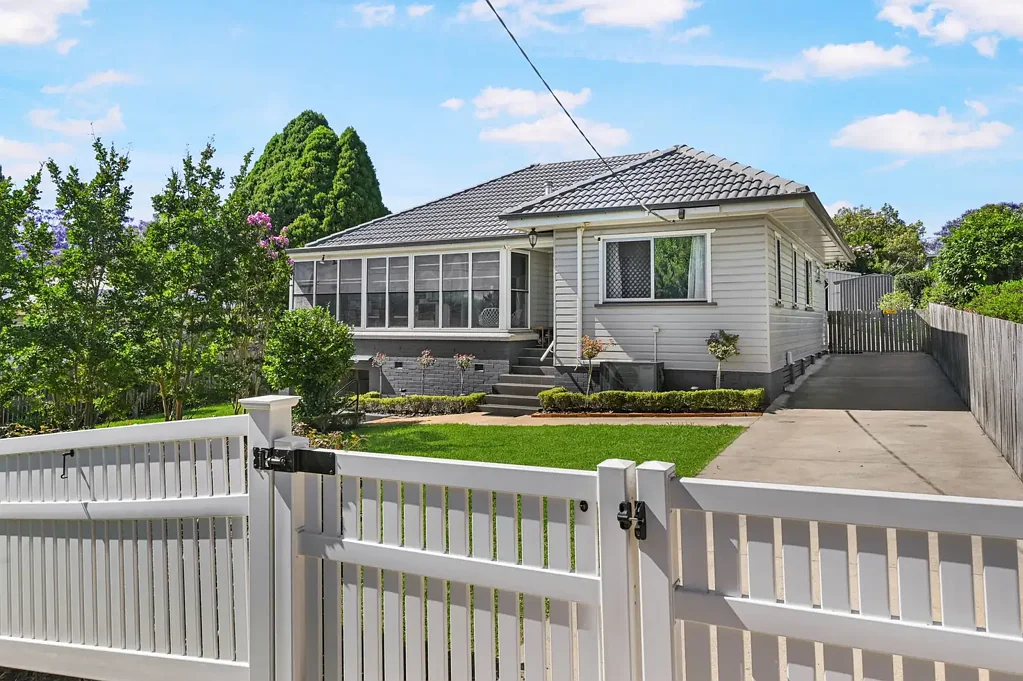 South Toowoomba 3 Slaapkamer Character & Convenience on 948m²