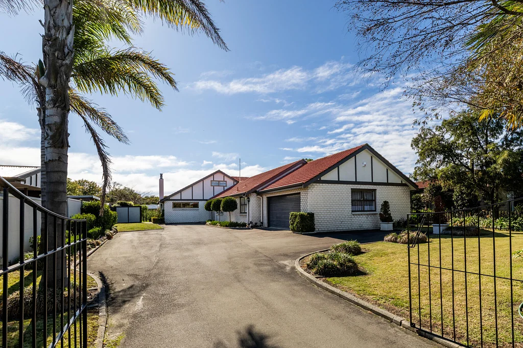 Frimley 4房  4 Bedrooms + Flexibility to Suit your Lifestyle