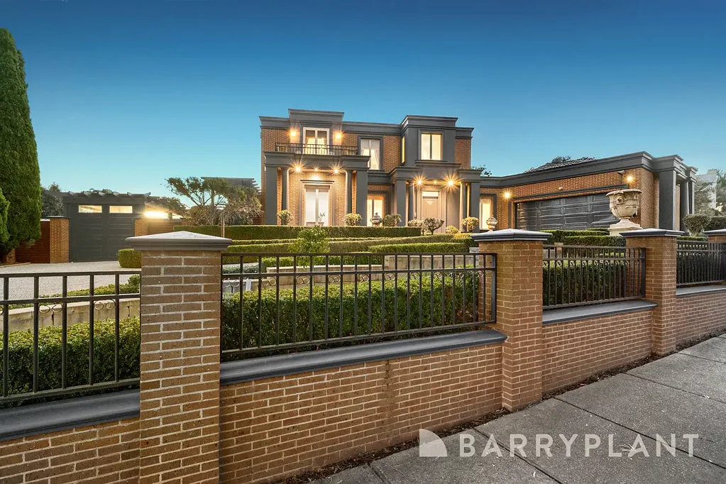 Mill Park 5Zimmer Decadent Proportions & Enviable Poolside Oasis