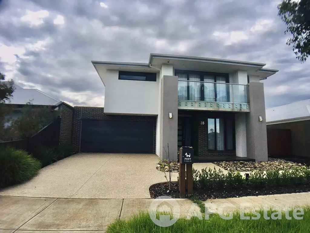 Spacious Family Home in Prime Williams Landing Location – Multiple Living Areas & Modern Comforts!