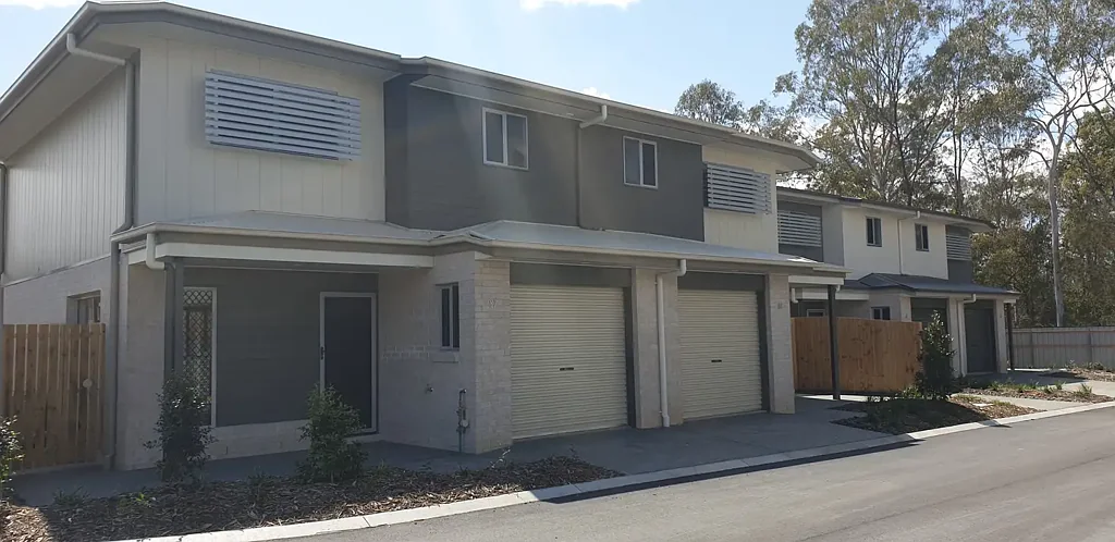 ULTRA MODERN LUXURY 3 BEDROOM TOWNHOUSE with DUCTED AIR-CON