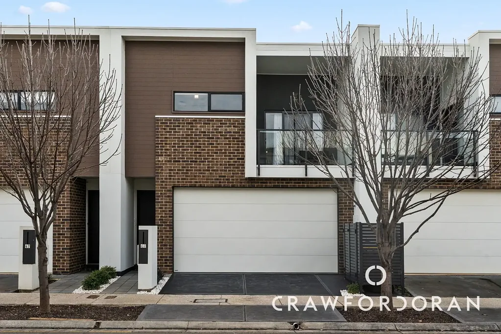 St Clair 3 Slaapkamer A New-School St Clair Townhouse with a Split-Level Social Life