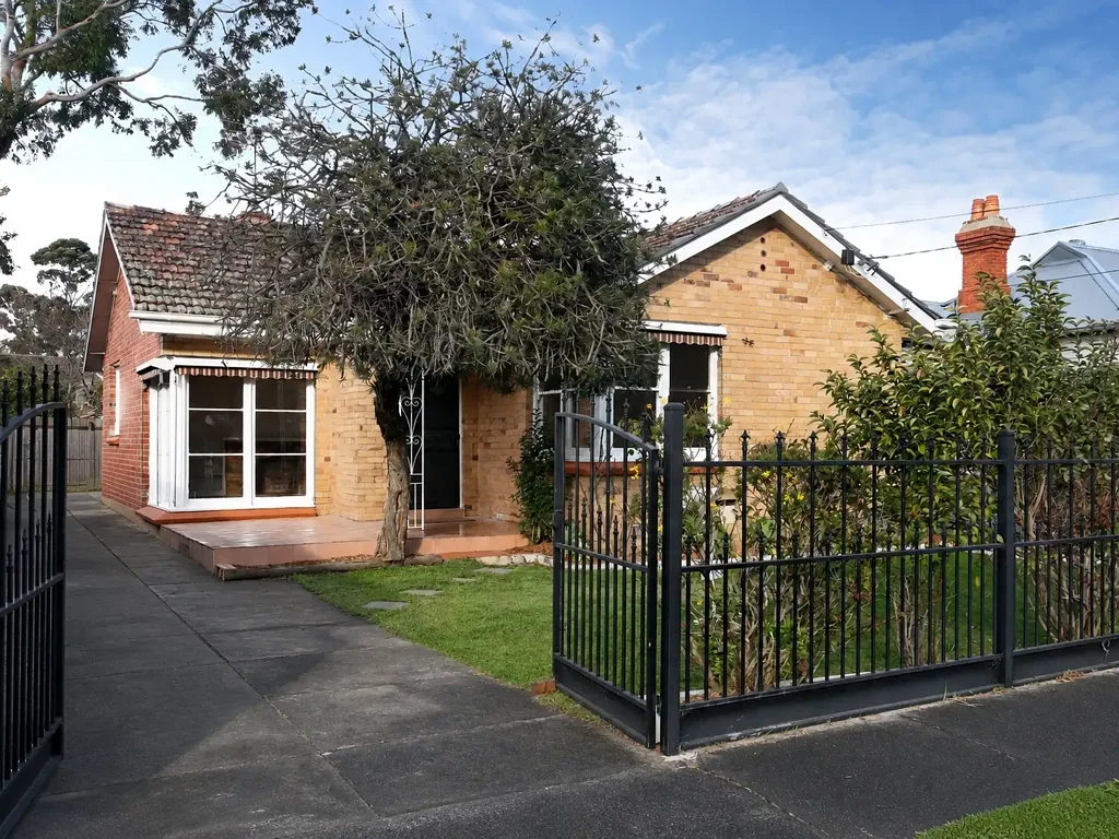 Oakleigh 3房 Oakleigh 中心区域的经典舒适住宅 Classic Comfort in the Heart of Oakleigh
