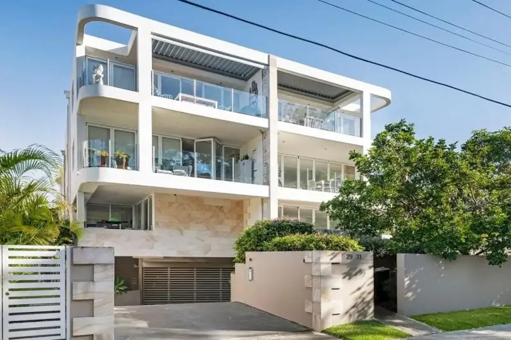 " Coastal Comfort in Prime Dee Why Location "